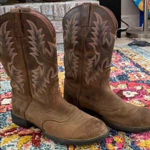 ARIAT BOOTS!